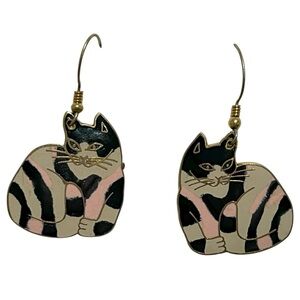 Vintage Meow Charming Cat Enamel Dangle Earrings Gold Tone Rim Black Pink Cream